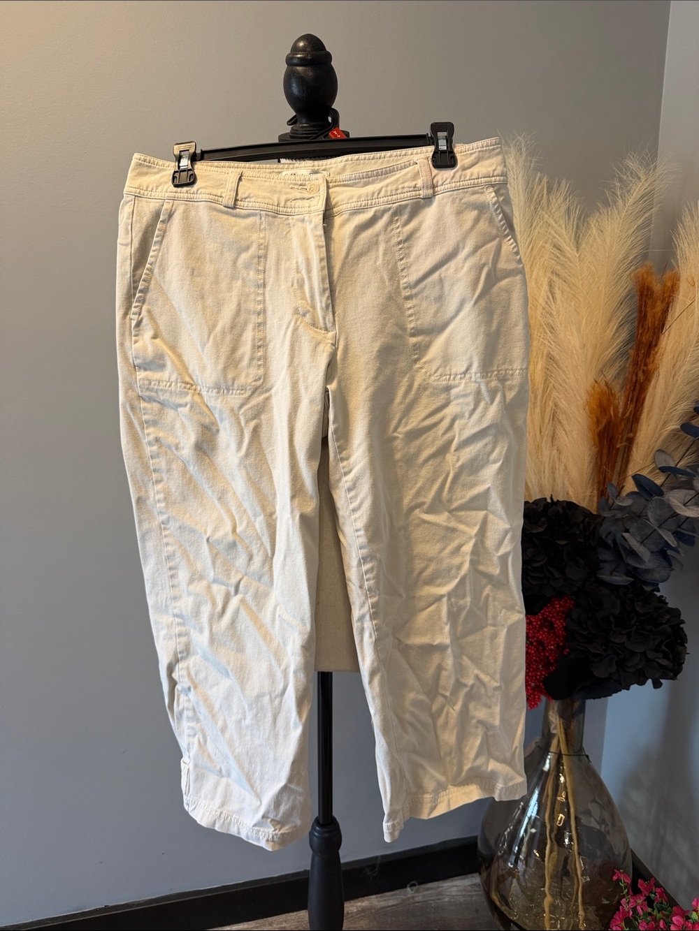 Coldwater Creek Cream Capri Pants
